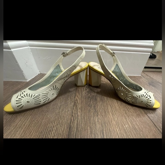 Azura Sandals Womens Size 10 White & Yellow Spring Step Engagement Slingback - Picture 6 of 8